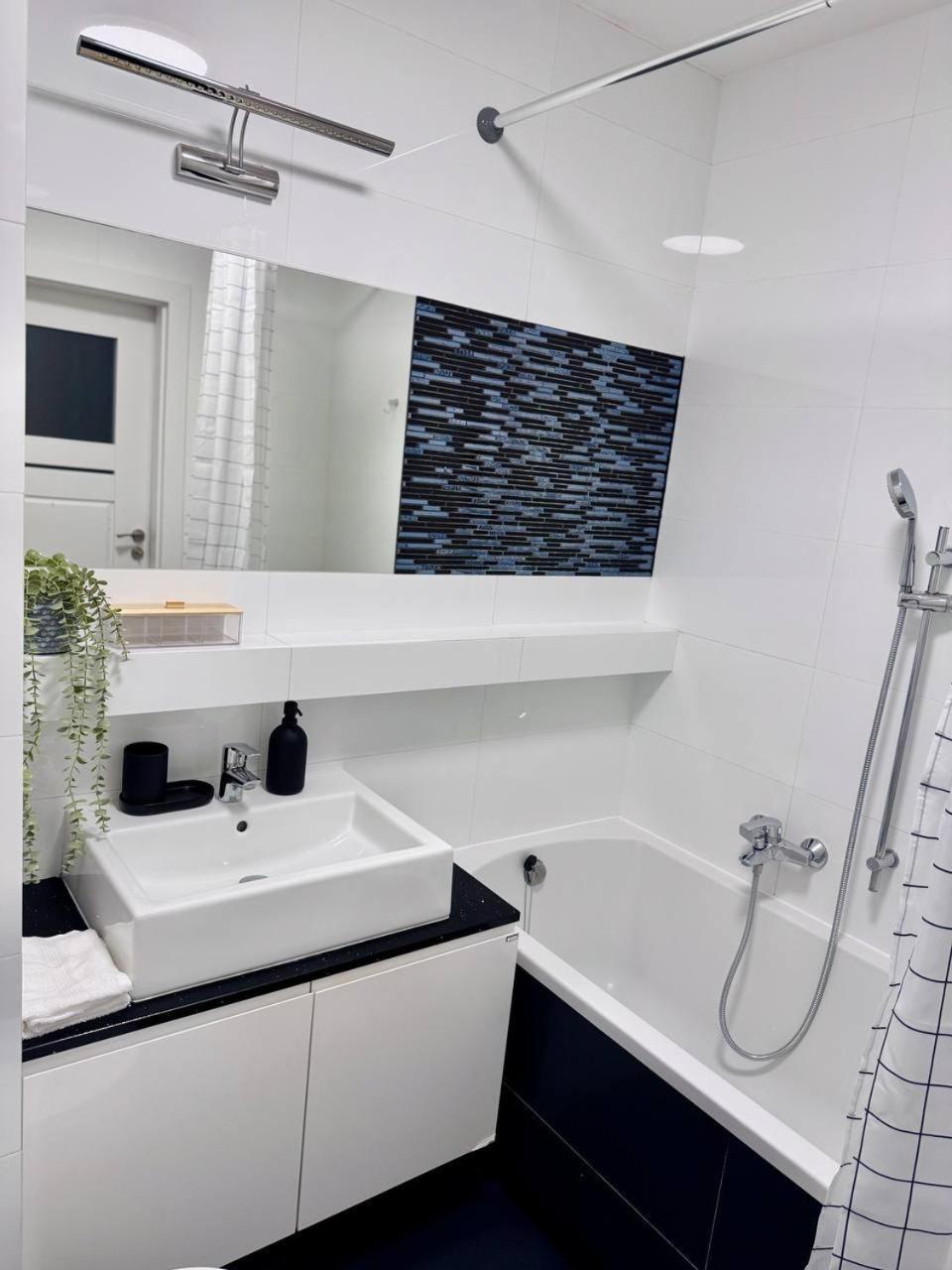 C- Home4U - Apartment With A City View Close To Aquapark, Parking In Secured Area Krakow Bagian luar foto