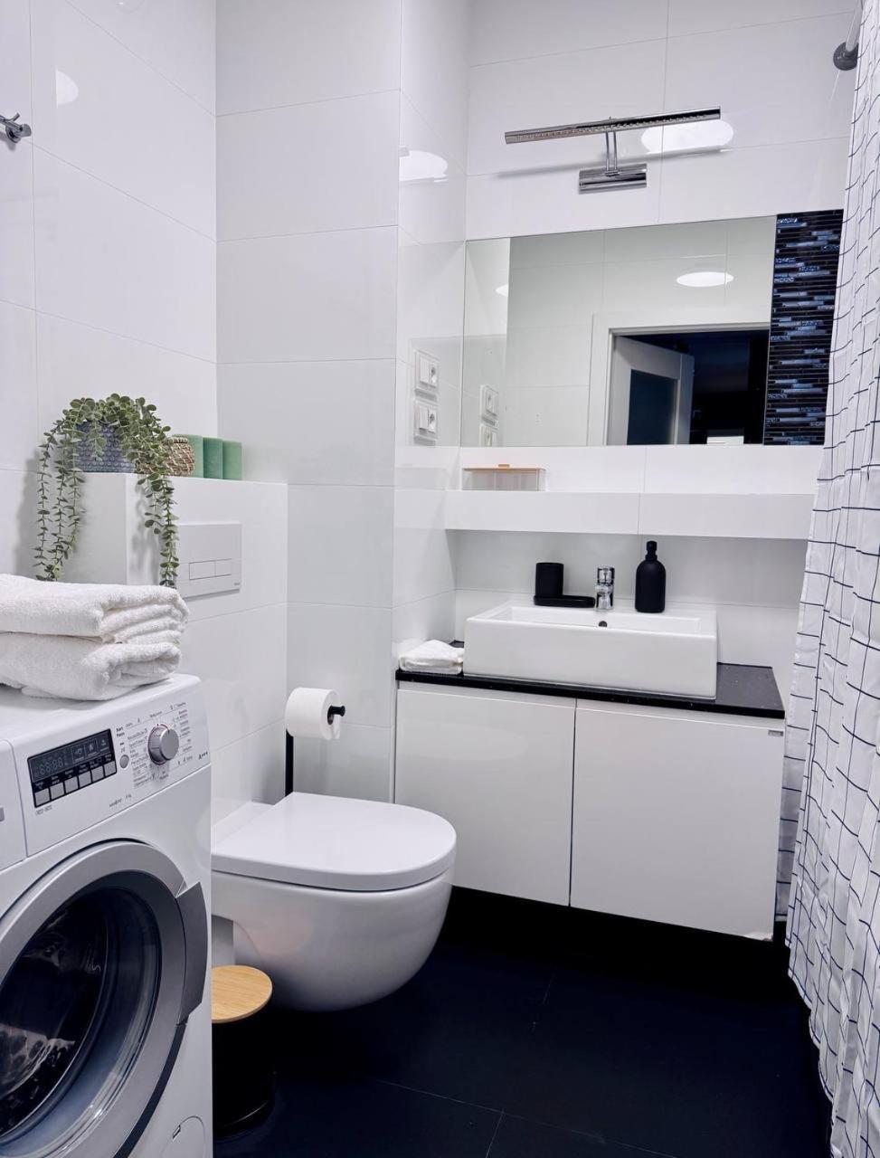 C- Home4U - Apartment With A City View Close To Aquapark, Parking In Secured Area Krakow Bagian luar foto